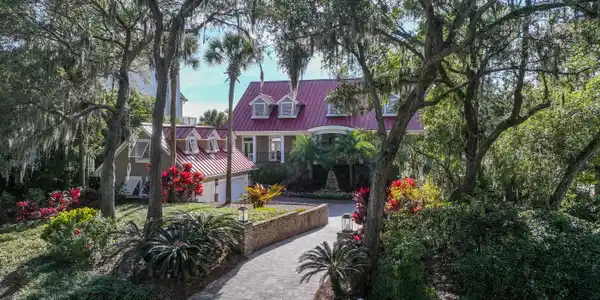 135 LONG POINT Drive