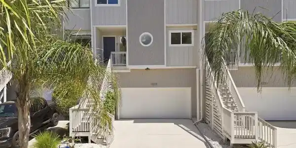 Image 4: HouseFront
