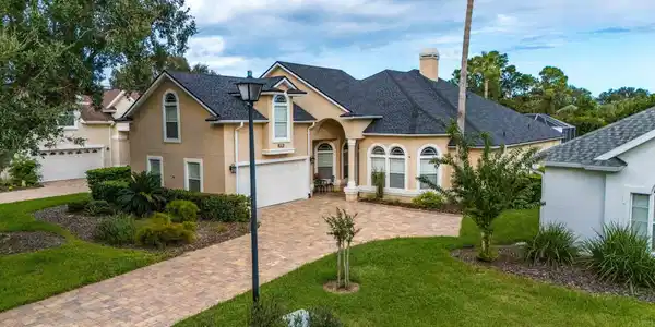 925 SPRING LAKE Court