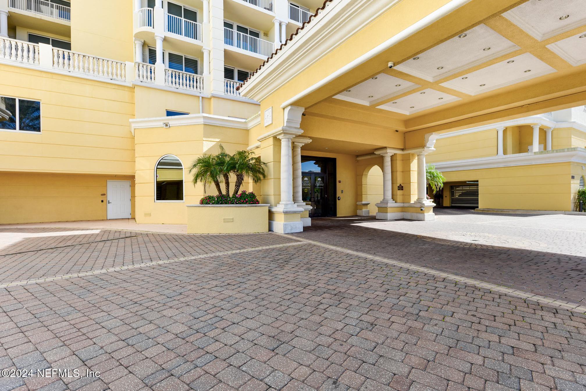 Image 3: Drive-thru Portico