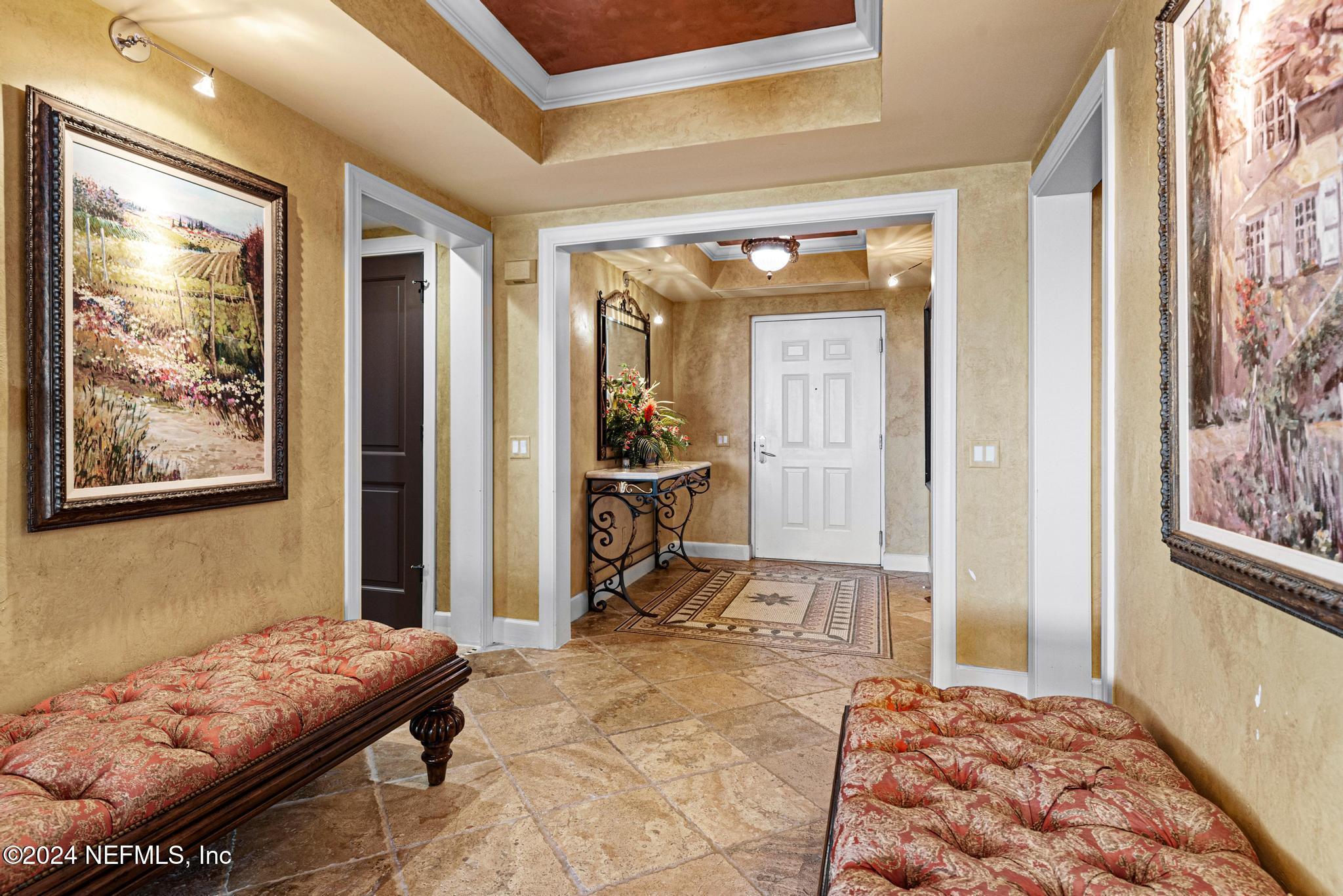 Image 4: Entrance to !0th Floor Penthouse