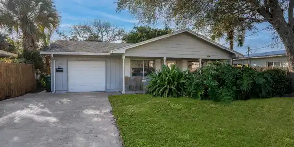 68 COMARES AVE