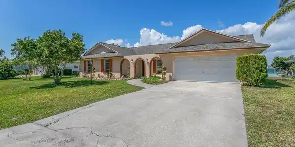 10 CORAL REEF Court S