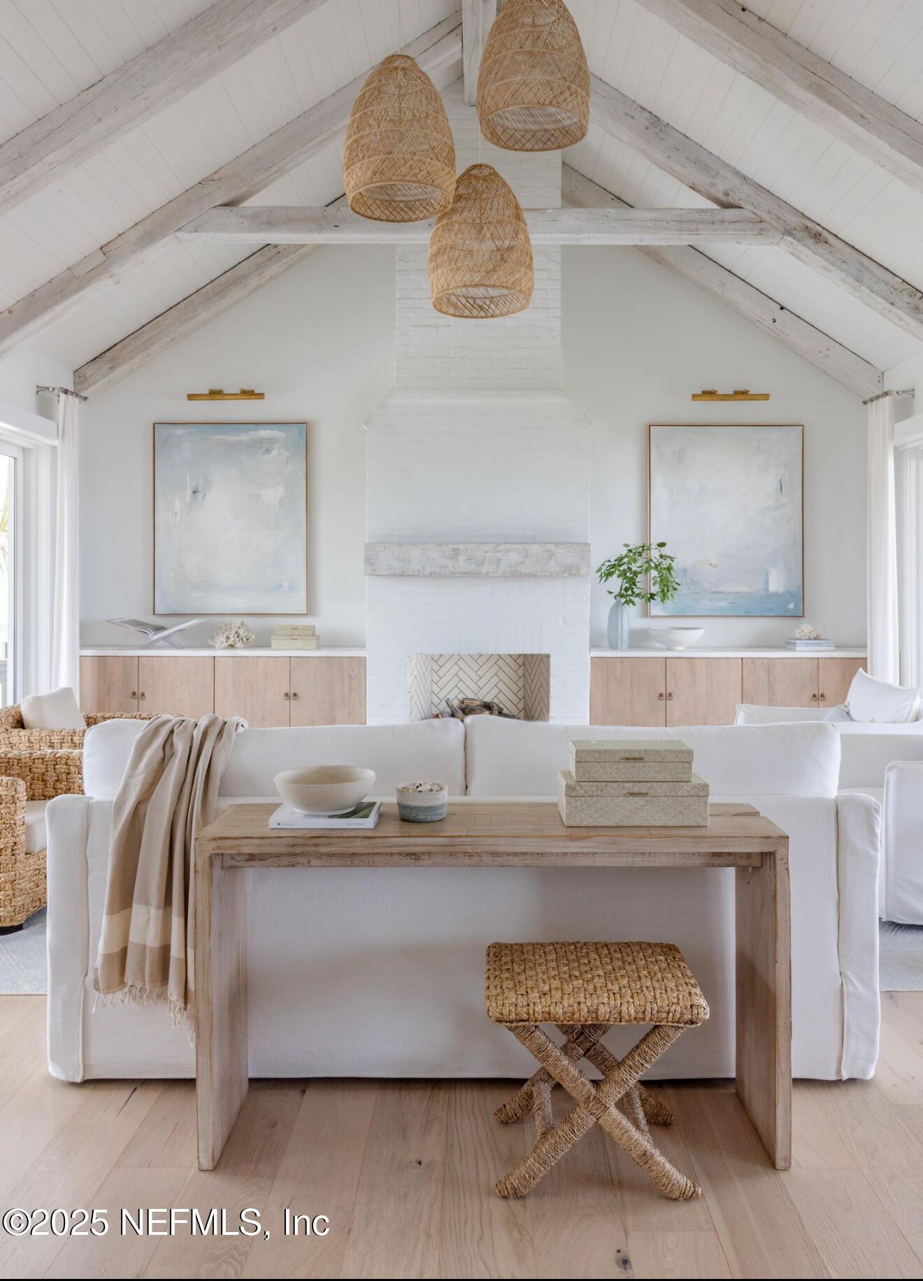 Image 3: Fabulous Great Room