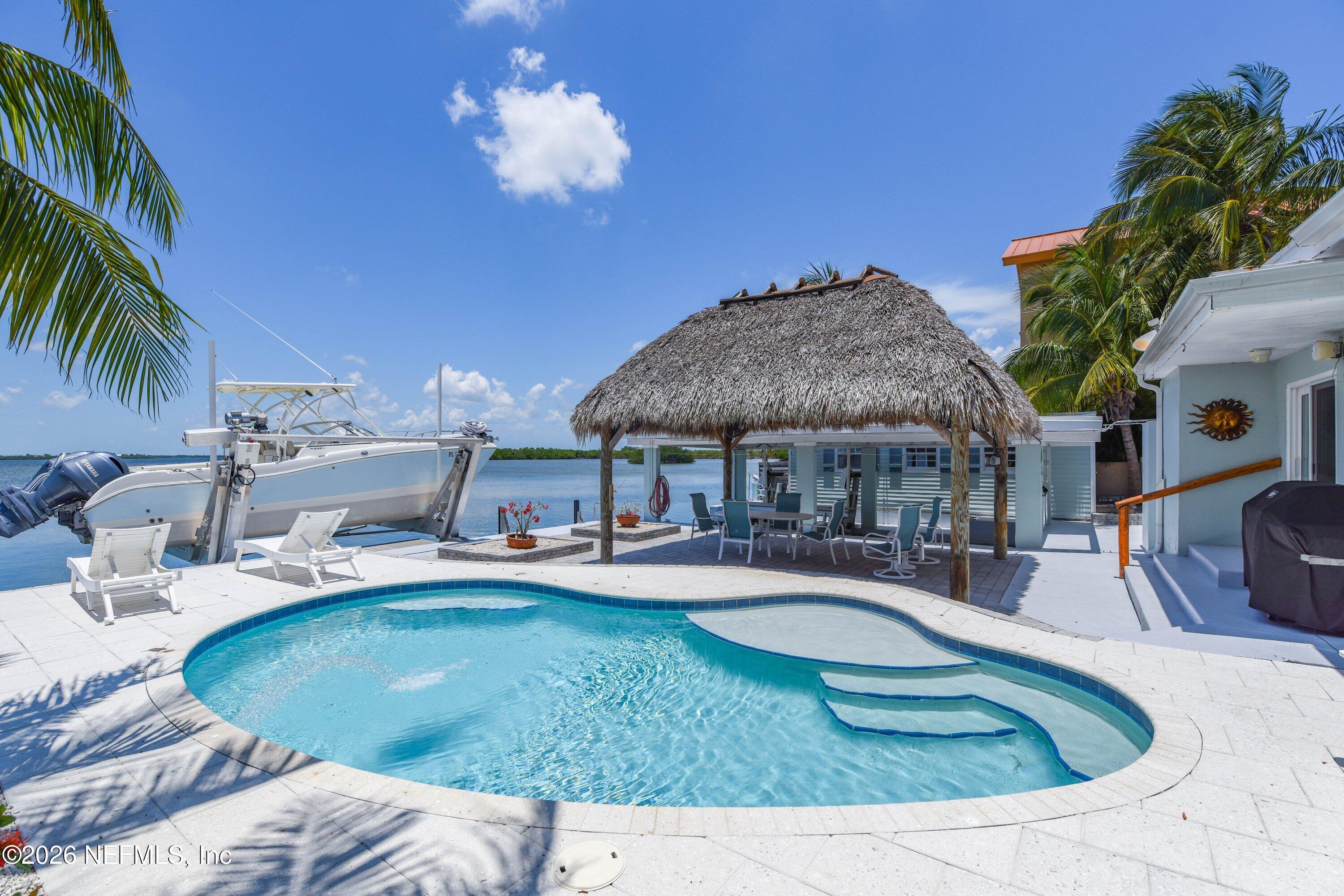 Image 4: Pool Tiki Boating