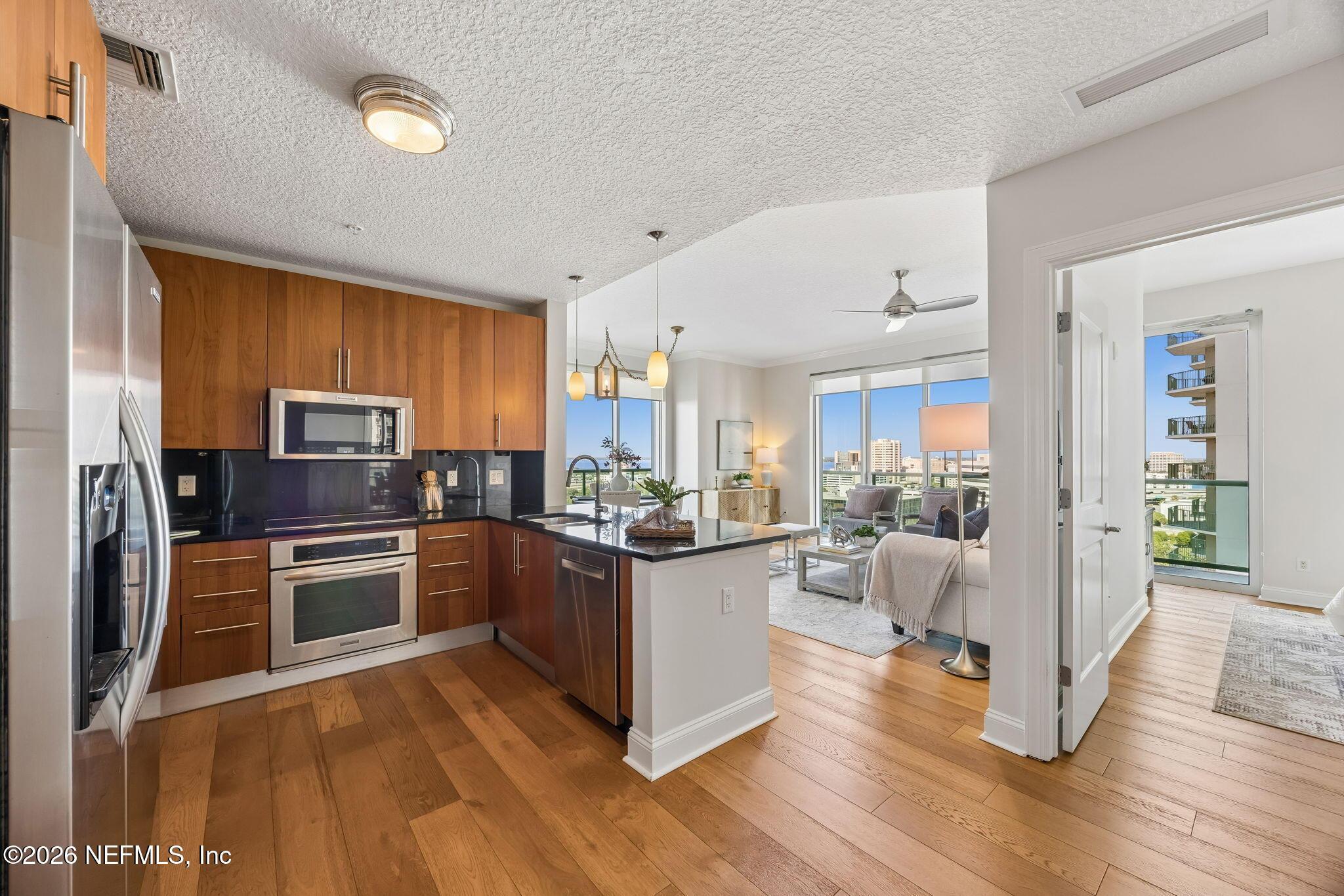 Image 2: 4-web-or-mls-1431 Riverplace Blvd-2