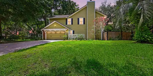1917 LAKESIDE Drive S