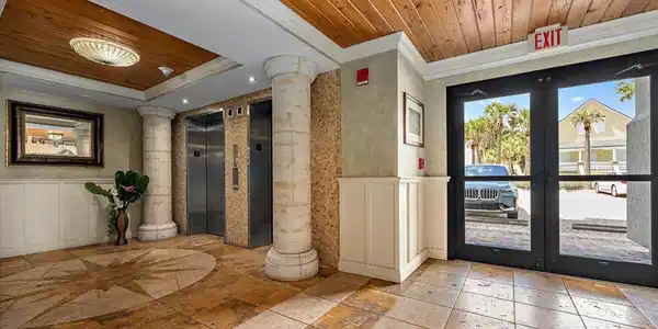 Image 3: 03-Lobby