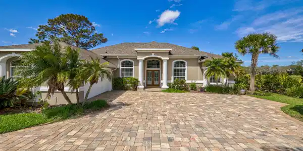 525 TURNBERRY LN