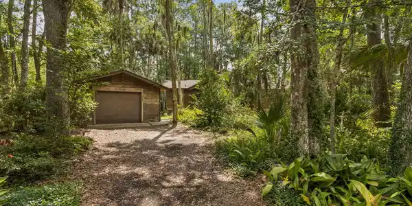 Image 3: Driveway and Garage