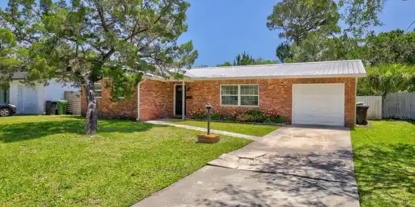215 CARVER Street W