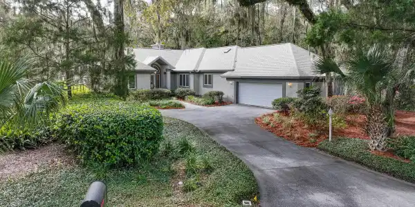 10 HICKORY Lane