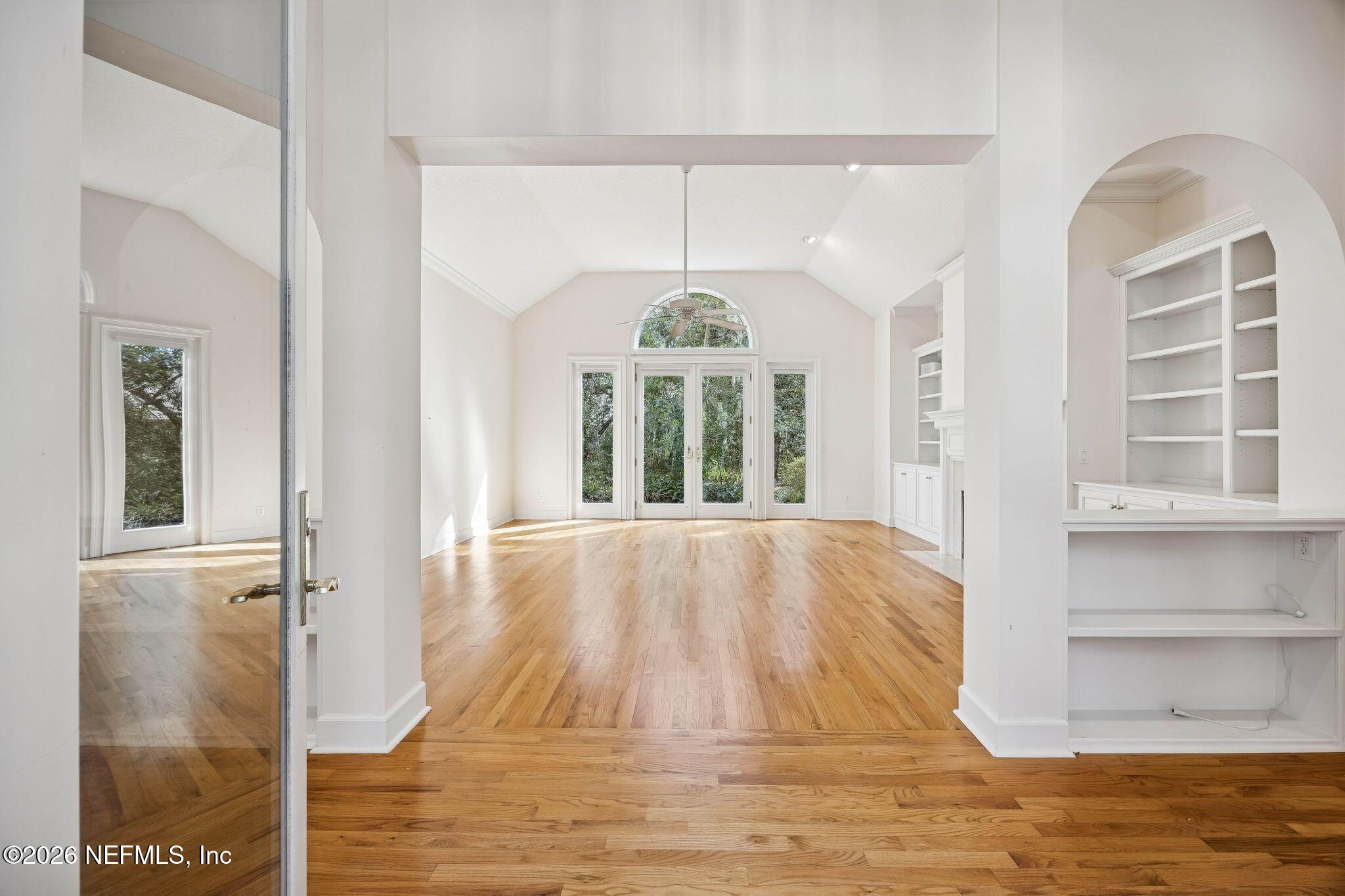 Image 3: 7-web-or-mls-10 Hickory Ln (13 of 49)