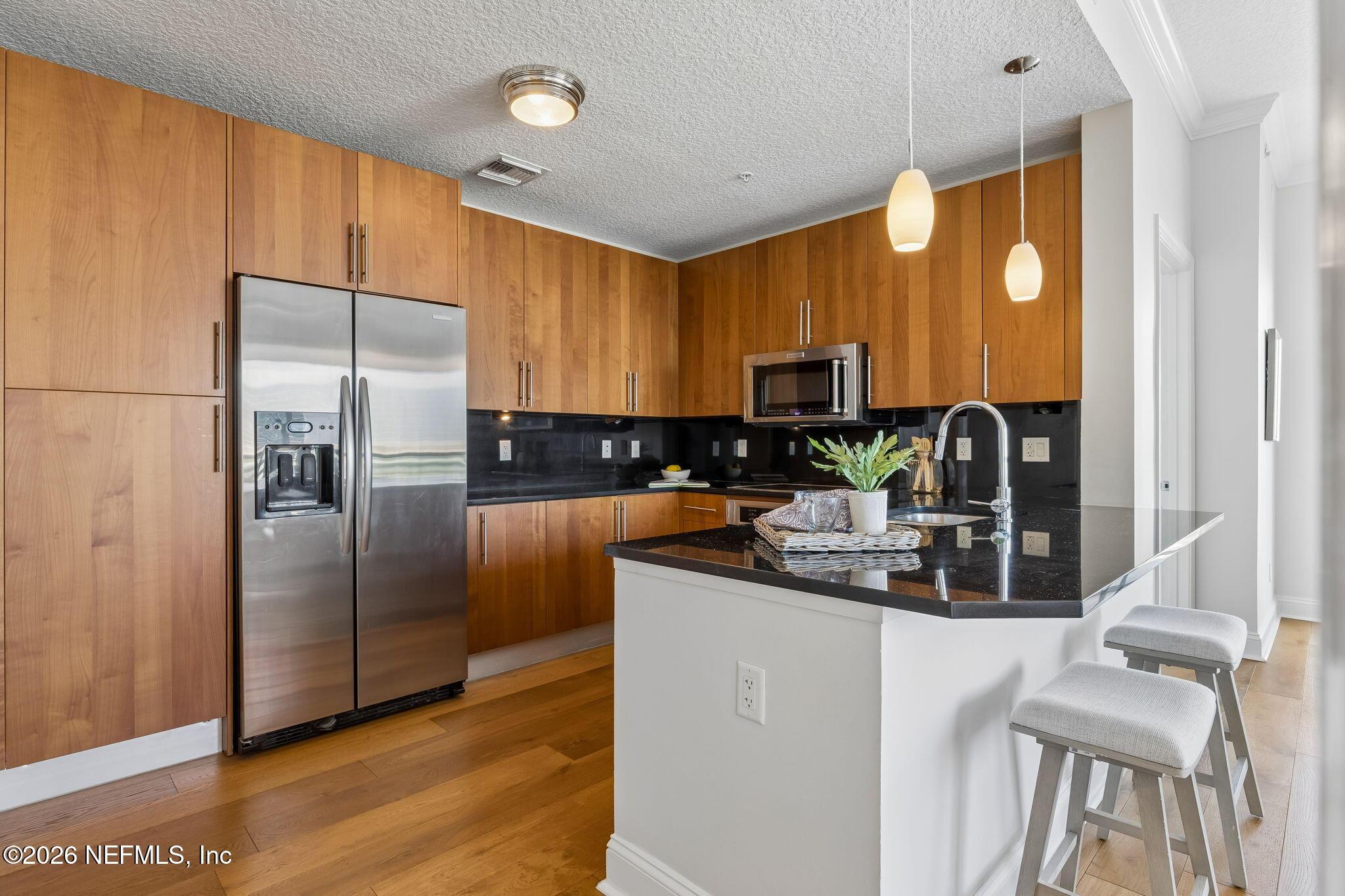 Image 3: 5-web-or-mls-1431 Riverplace Blvd-3