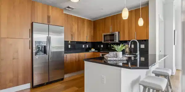 Image 3: 5-web-or-mls-1431 Riverplace Blvd-3