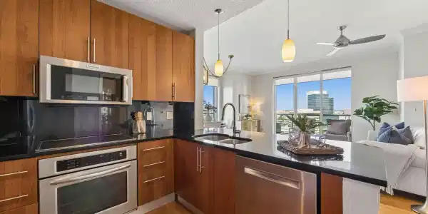 Image 4: 6-web-or-mls-1431 Riverplace Blvd-4