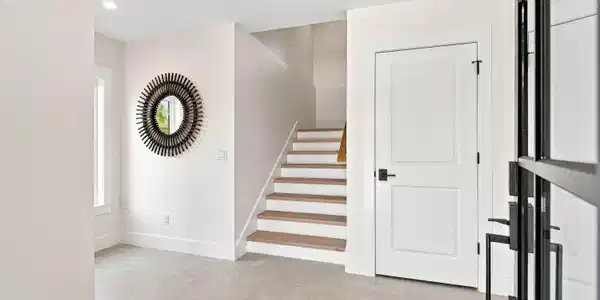 Image 3: 03-Foyer