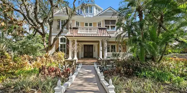 924 OCEAN PALM Way