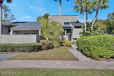 10025 SAWGRASS Drive E