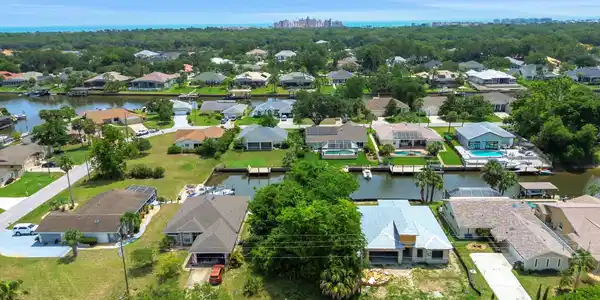 44 COMANCHE Court