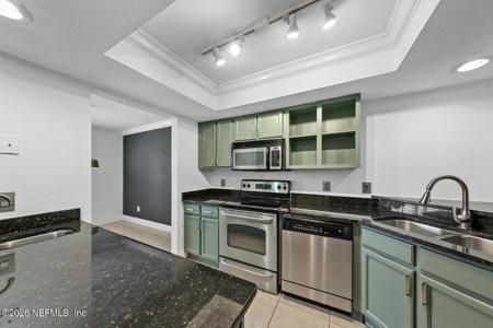 864 SHORELINE Circle