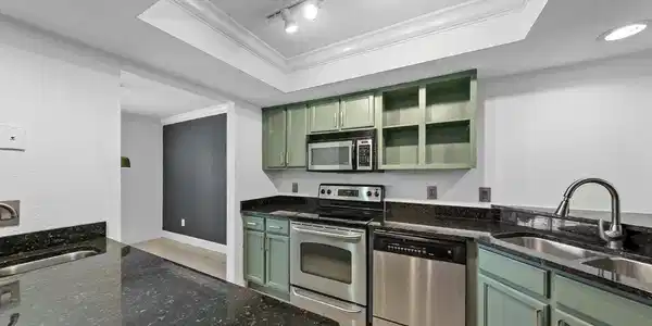 864 SHORELINE Circle