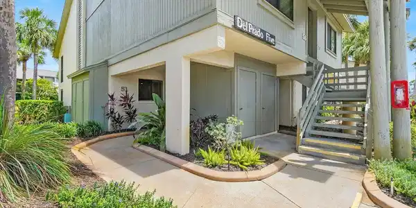 51 VILLAGE DEL PRADO