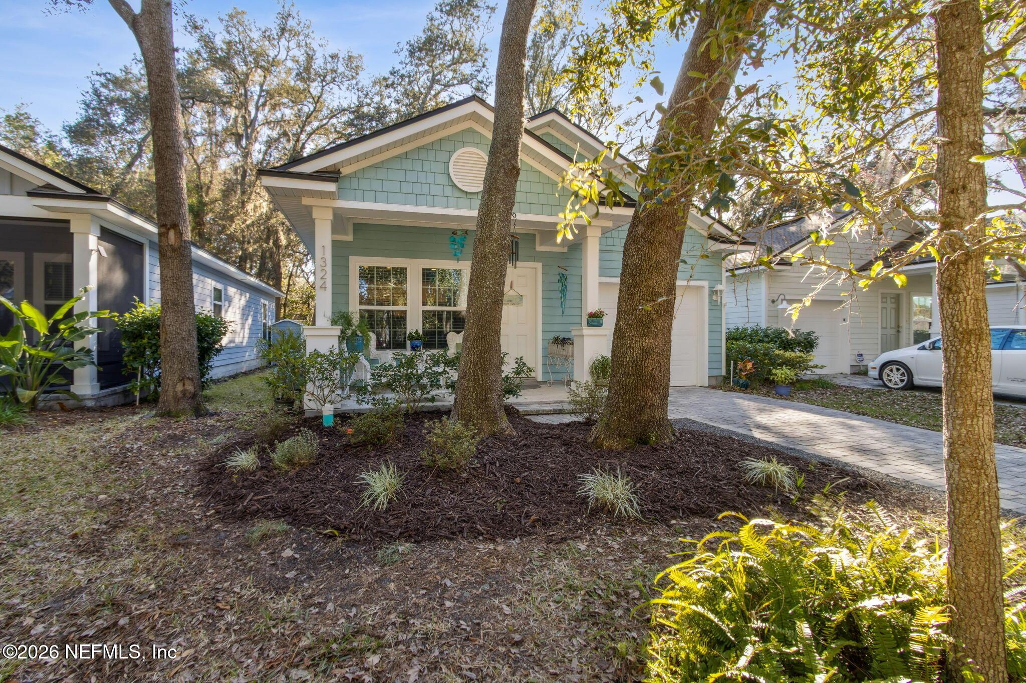 Image 2: 2-web-or-mls-1324 Fir St-34