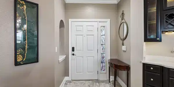 Image 3: Unit #306 Foyer