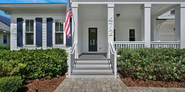 Image 4: Front Exterior