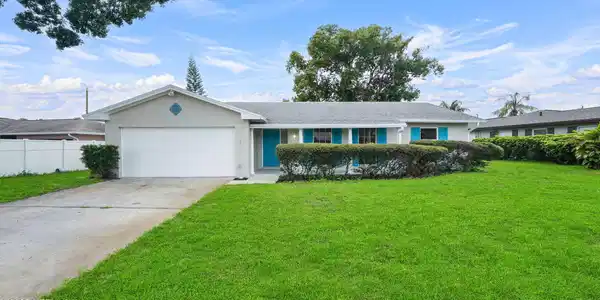 1515 COUNTRY CLUB Drive