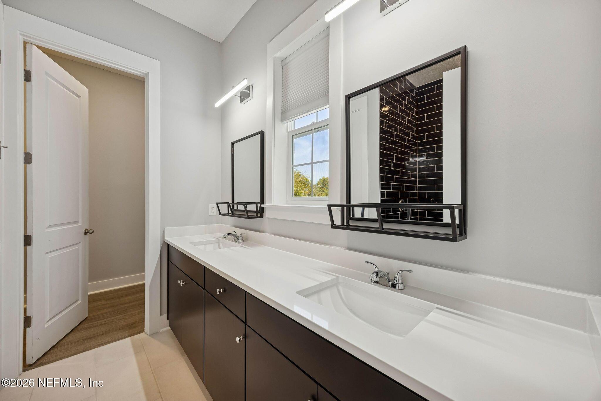 Image 4: 25-web-or-mls-96143 Hanging Moss Dr (25