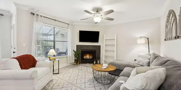 Image 4: 5-web-or-mls-831 Shoreline Cir (6 of 34)