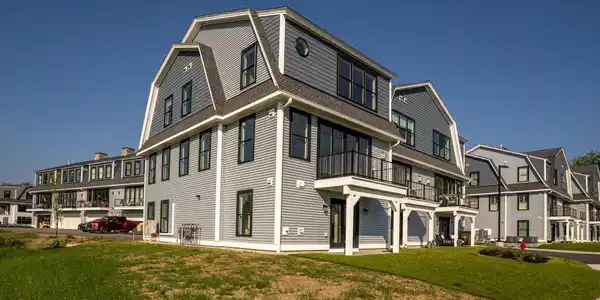 33 LITTLE BAY Drive