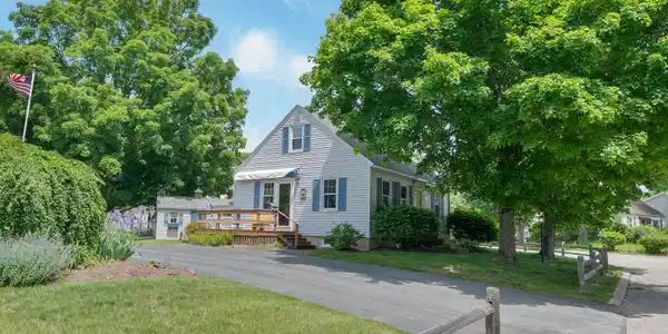 2 Elmview Circle