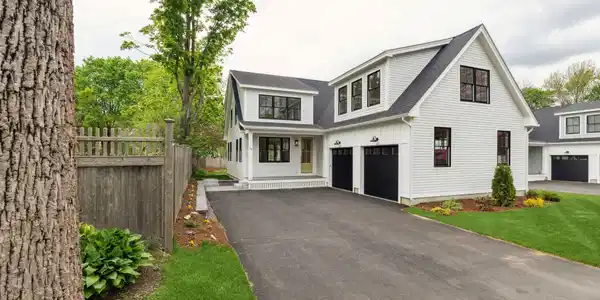 77 Meredith Way