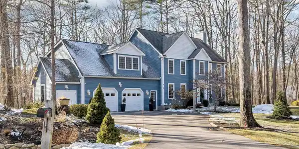 2 Hemlock Way