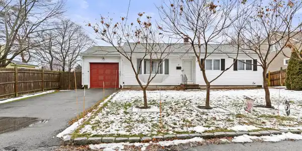 11 Meadow Road