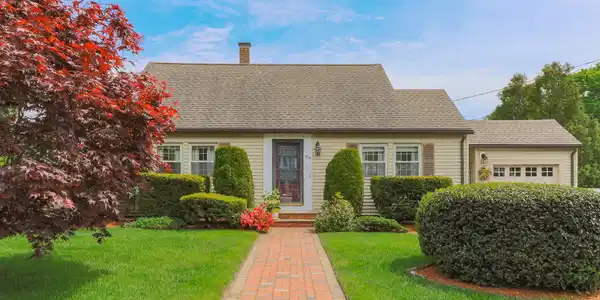 39 Dearborn Avenue