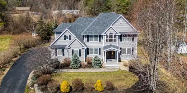 32 OLIVE MEADOW Lane