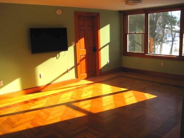 Image 3: Bright living room Image 3: Bright living room