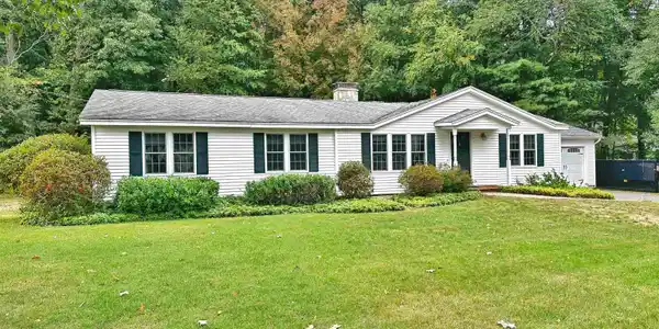 16 Meadowfox Road