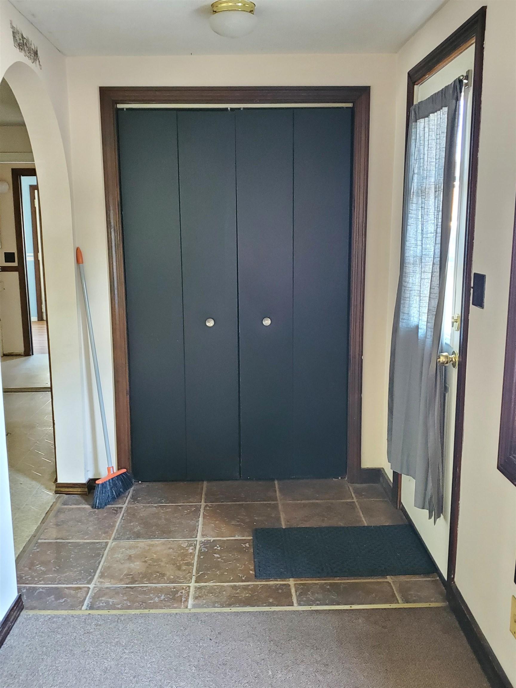 Image 3: Entry with large closet Image 3: Entry with large closet