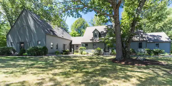 8 Montrose Drive