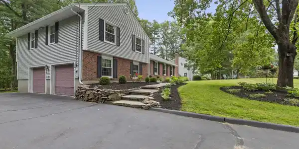 16 Hampshire Drive