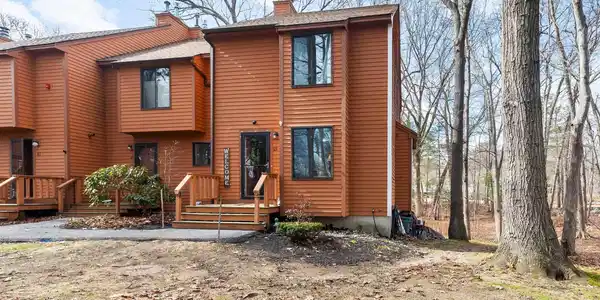 65 Dunvegan Woods Drive