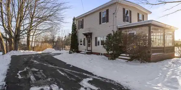 527 Rollins Road