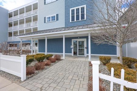180 Ashworth Avenue