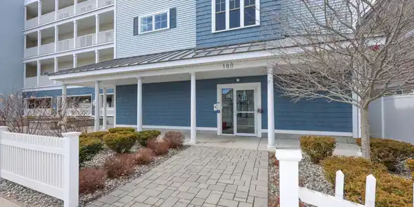 180 Ashworth Avenue