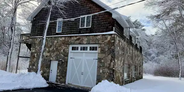 Image 4: Carriage House in the Winter Image 4: Carriage House in the Winter